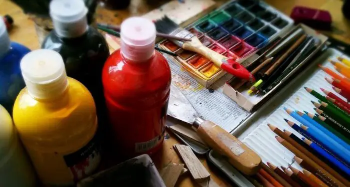 Comment enlever une tache de peinture incrustée ?  Les astuces