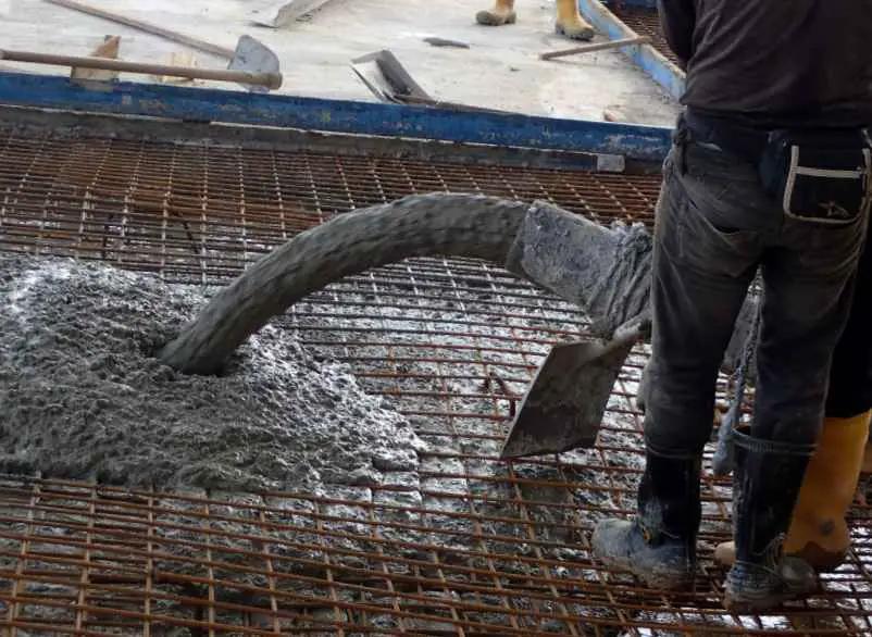 Comment faire couler une dalle de béton directement sur la terre ?