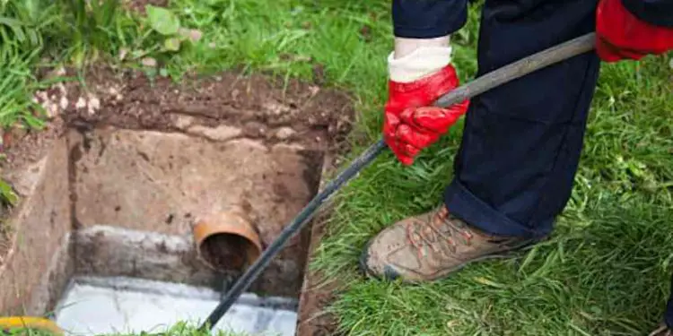 Cour anglaise dans un vide sanitaire
