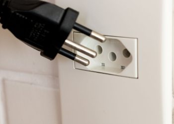 Brancher une prise électrique avec 3 fils : procédure détaillée
