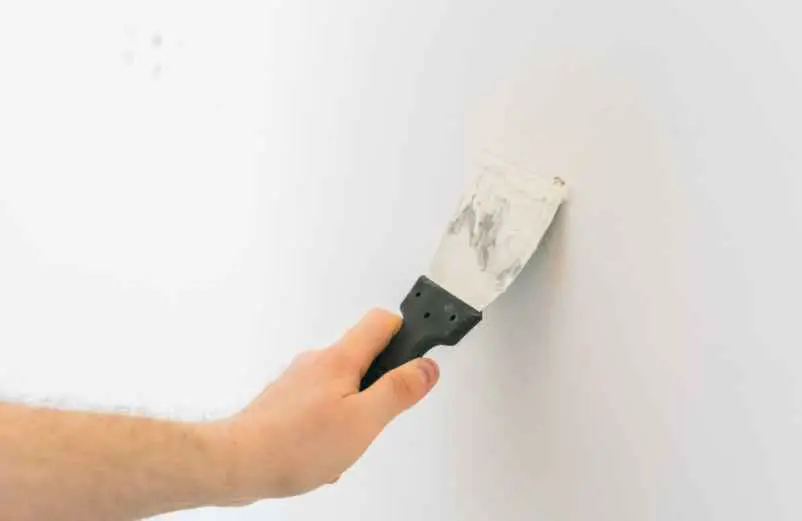 Reboucher un trou dans un mur : techniques simples et efficaces