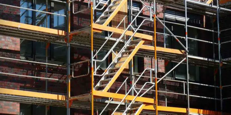 Échafaudage adapté pour un escalier tournant : guide d'achat