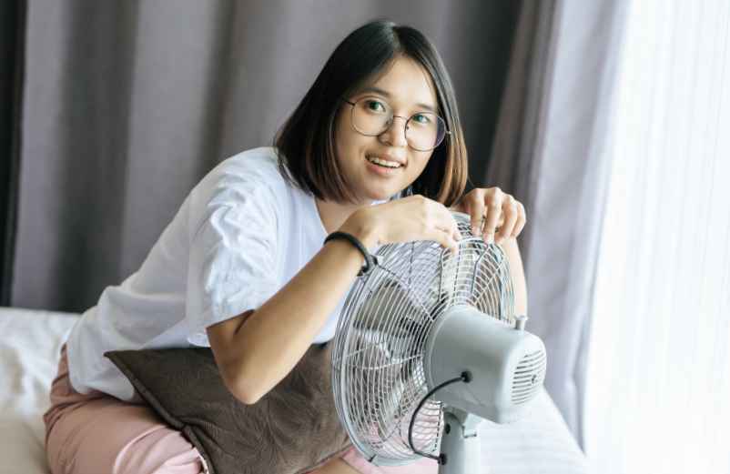 La consommation électrique des ventilateurs sur pied et de plafond