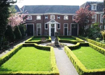 Aménagement devant la maison pas cher : idées et conseils